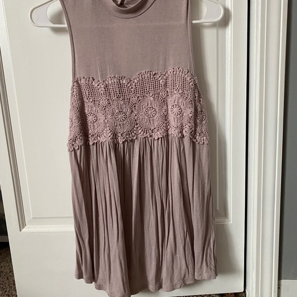 Womens Tank Top/Vneck Bundle - Picture 2 of 7